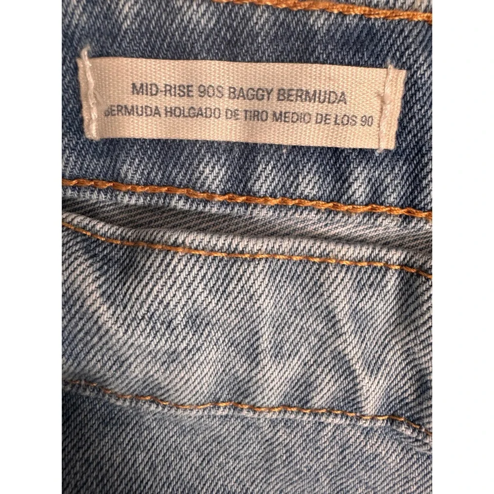 Universal Thread Womens 90s Baggy Bermuda Shorts Light Wash Distressed Denim 22